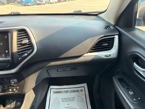 Used 2016 Jeep Cherokee Trailhawk AWD/4WD image 21