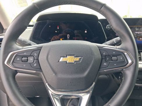 Used 2025 Chevrolet Trax LT w/ LT Convenience Package FWD image 28
