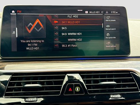 Used 2022 BMW 530i w/ Convenience Package RWD image 32