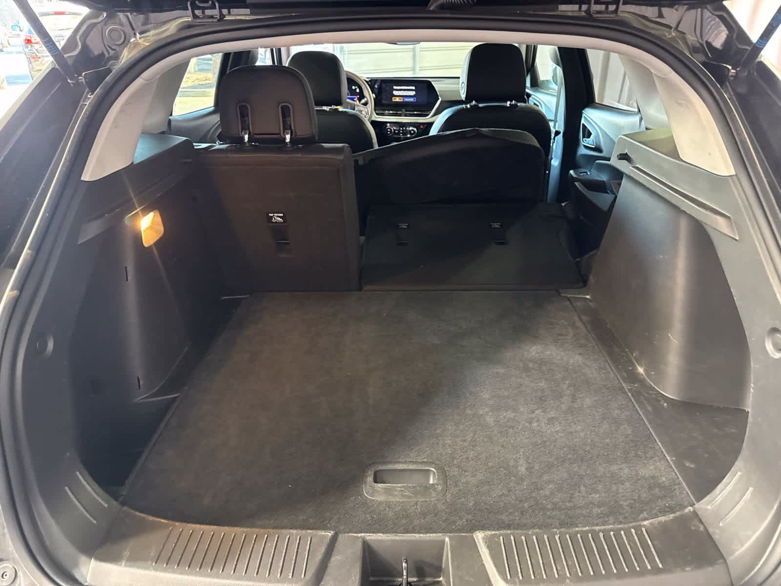 Used 2025 Chevrolet Trax LT FWD image 16