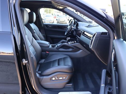 Used 2021 Porsche Cayenne Coupe image 35
