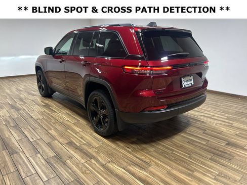 Used 2023 Jeep Grand Cherokee Limited w/ Black Appearance Package AWD/4WD image 15