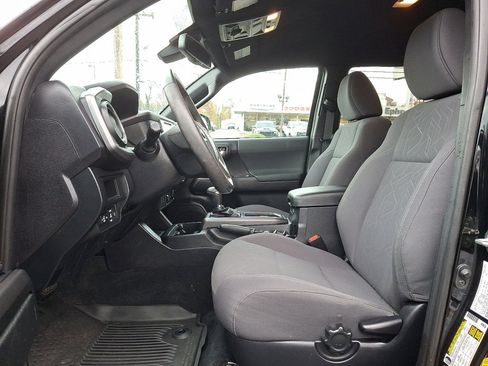 Used 2019 Toyota Tacoma TRD Off-Road image 23