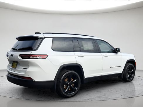Used 2024 Jeep Grand Cherokee L Limited w/ Black Appearance Package AWD/4WD image 3