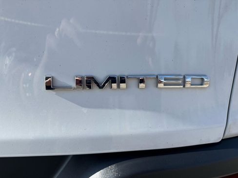 Used 2015 Jeep Cherokee Limited image 13