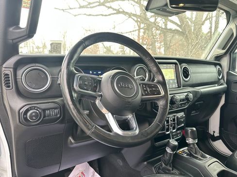Used 2020 Jeep Gladiator Overland image 6