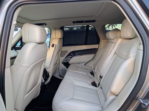 Used 2023 Land Rover Range Rover SE image 8