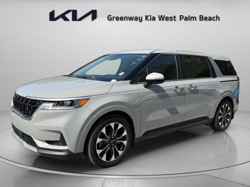 Certified 2024 Kia Carnival EX FWD image 3