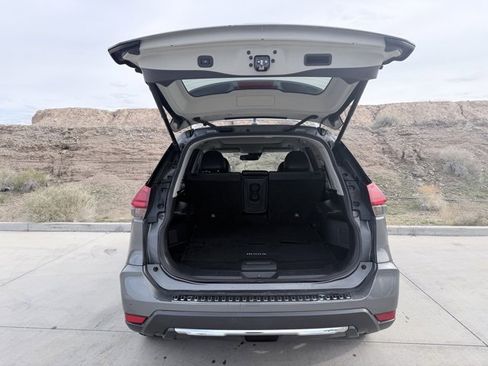 Used 2017 Nissan Rogue SL w/ SL Premium Package image 32