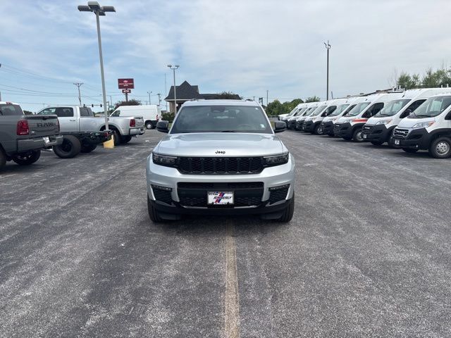 Used 2025 Jeep Grand Cherokee L Limited w/ Luxury Tech Group II AWD/4WD image 3