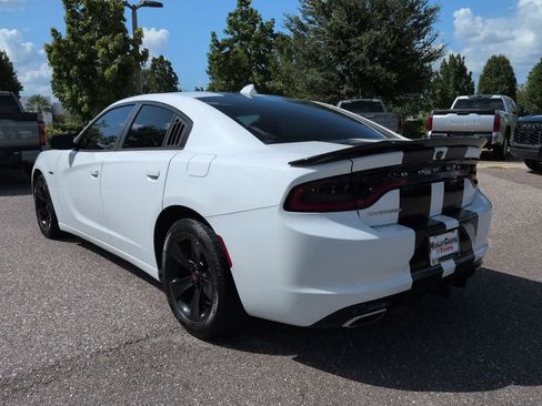 Used 2016 Dodge Charger SXT RWD image 4