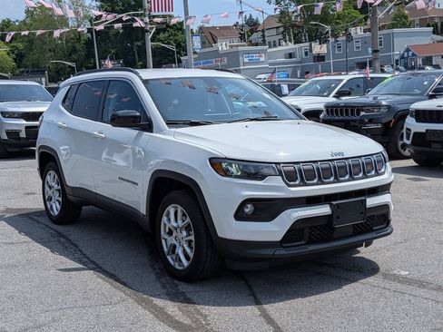 Used 2022 Jeep Compass Latitude AWD/4WD image 4