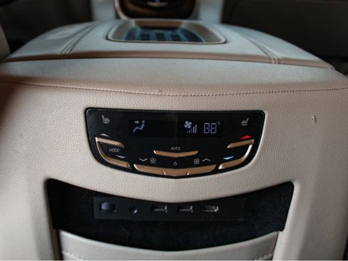 Used 2017 Cadillac Escalade ESV Premium Luxury AWD/4WD image 25