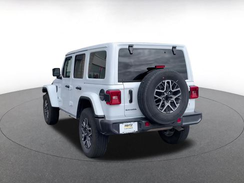 Used 2025 Jeep Wrangler Sahara image 11