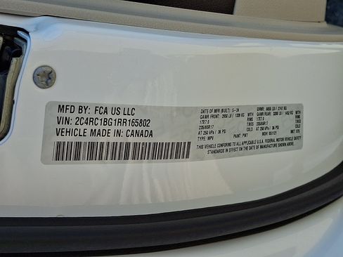 Used 2024 Chrysler Pacifica Touring-L FWD image 27