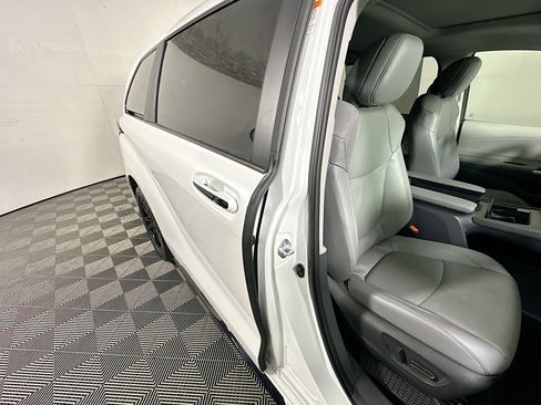 Used 2023 Toyota Sienna Limited FWD image 28