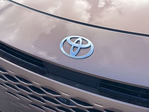 Used 2025 Toyota Crown Signia Limited image 32