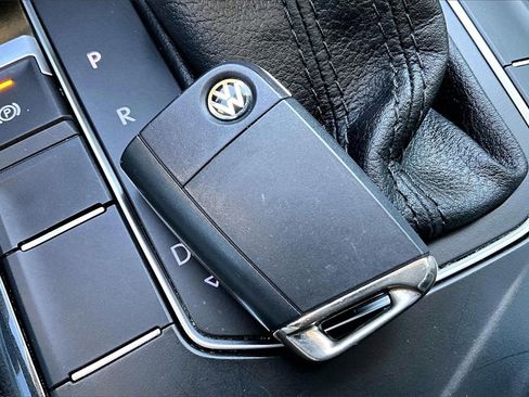 Used 2019 Volkswagen Tiguan SE w/ Panoramic Sunroof Package image 36