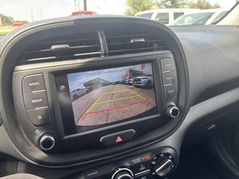 Used 2025 Kia Soul LX w/ LX Technology Package FWD image 22