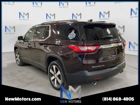 Used 2021 Chevrolet Traverse LT w/ LT Premium Package AWD/4WD image 3