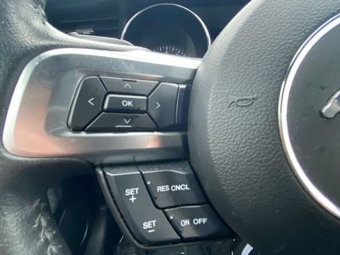 Used 2015 Ford Mustang Coupe RWD image 19