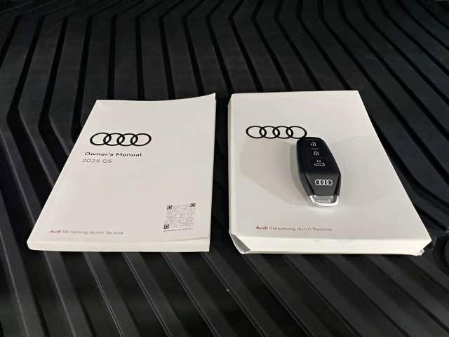 Used 2025 Audi Q5 Premium Plus w/ Premium Plus AWD/4WD image 12