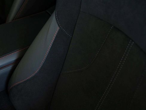 Used 2025 Aston Martin V8 Vantage Coupe image 37