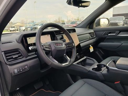 New 2026 GMC Terrain AT4 w/ Technology Package II AWD/4WD image 9