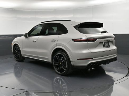 Certified 2022 Porsche Cayenne Turbo image 3