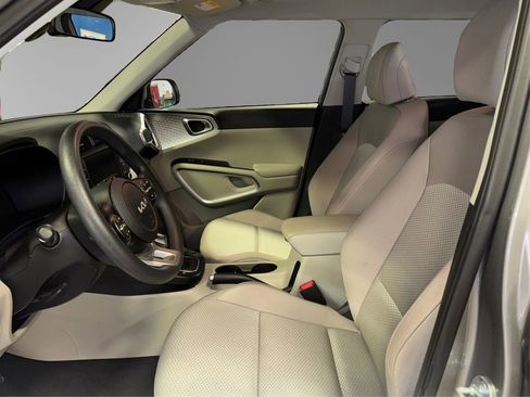 Used 2025 Kia Soul LX w/ LX Technology Package image 9