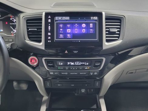 Used 2017 Honda Pilot Touring image 19