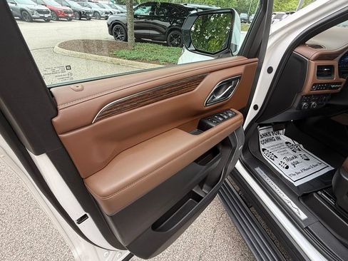 Used 2024 Chevrolet Tahoe High Country AWD/4WD image 14