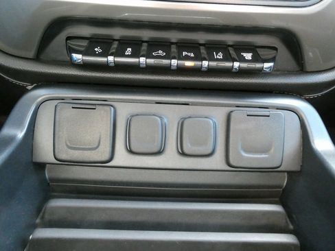 Used 2018 Chevrolet Silverado 2500 High Country w/ Duramax Plus Package image 30