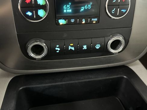Used 2007 GMC Yukon XL SLT w/ SLT Preferred Equipment Group AWD/4WD image 48