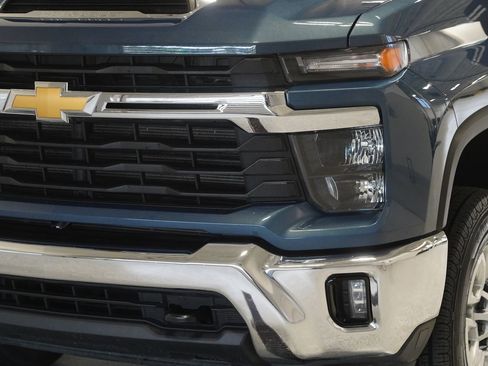 Used 2024 Chevrolet Silverado 2500 LT w/ Convenience Package AWD/4WD image 6