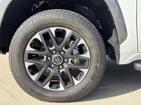 Used 2024 Toyota Tundra Limited image 6