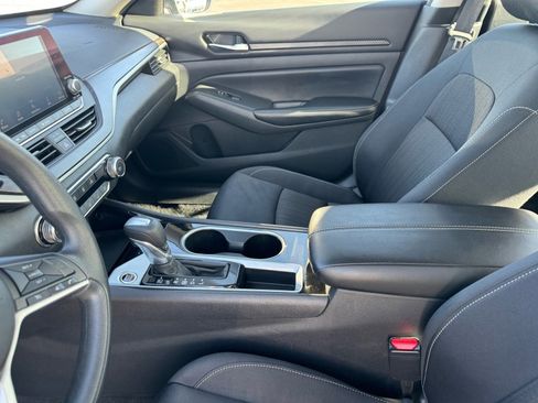 Used 2024 Nissan Altima 2.5 SV image 18