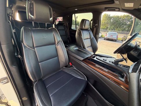 Used 2022 Cadillac Escalade Premium Luxury w/ Performance Package AWD/4WD image 10