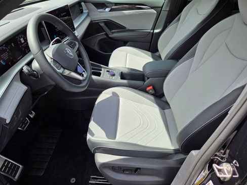 New 2026 Volkswagen Tiguan SE R-Line AWD/4WD image 6