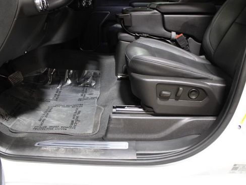 Used 2023 GMC Sierra 1500 SLT w/ X31 Off-Road Package image 19