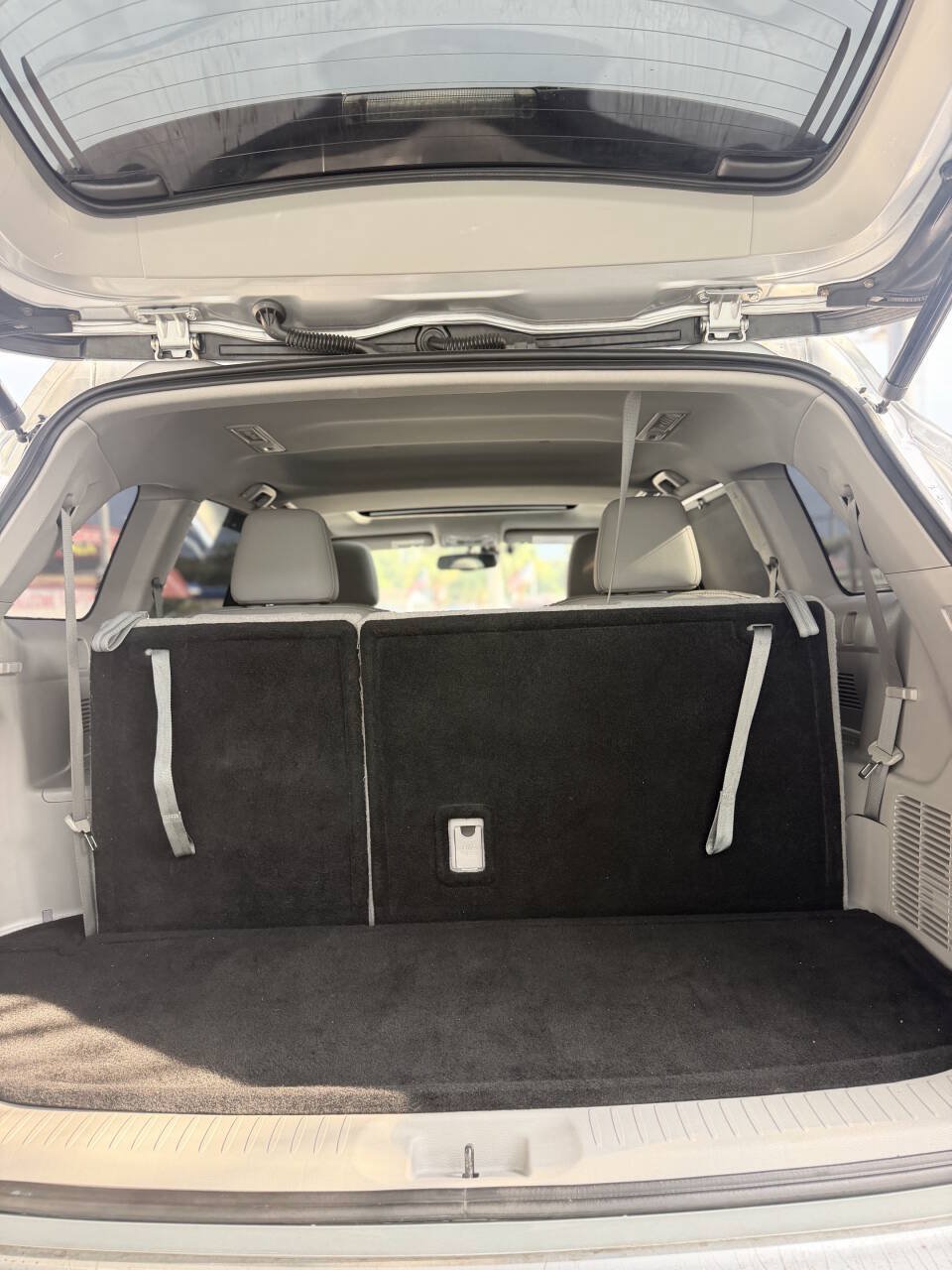 Used 2016 Toyota Highlander Limited w/ Driver Technology Package FWD image 11