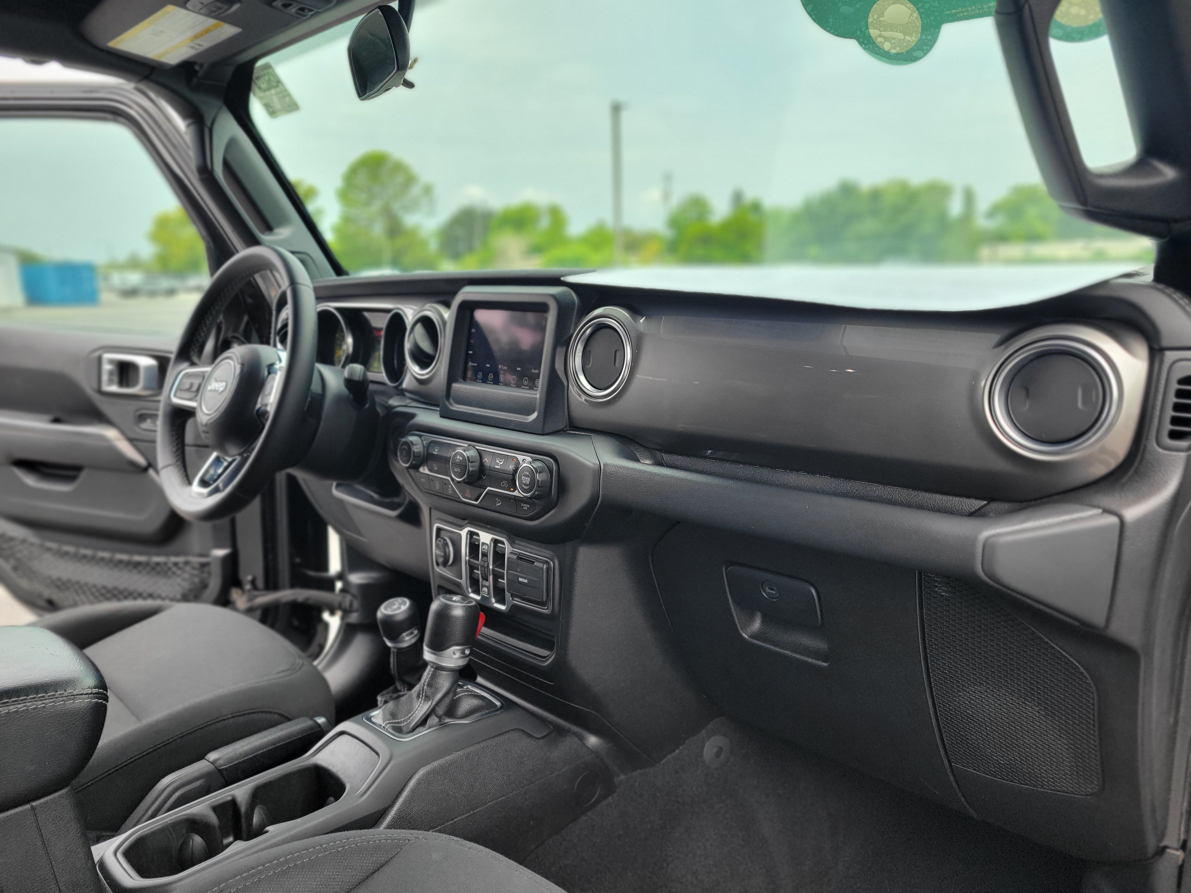 Used 2020 Jeep Wrangler Unlimited Sahara AWD/4WD image 25