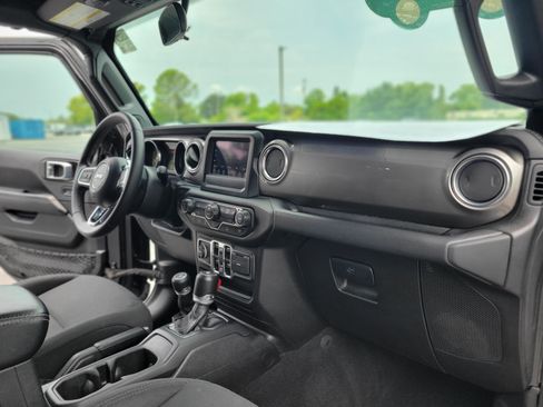 Used 2020 Jeep Wrangler Unlimited Sahara AWD/4WD image 25