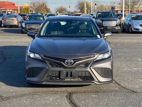 Used 2023 Toyota Camry SE image 3