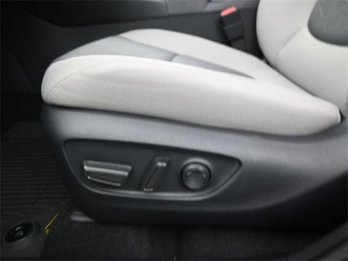 Used 2025 Toyota RAV4 XLE image 9