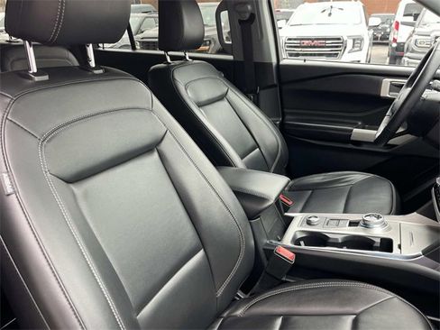 Used 2022 Ford Explorer XLT w/ Equipment Group 202A image 27