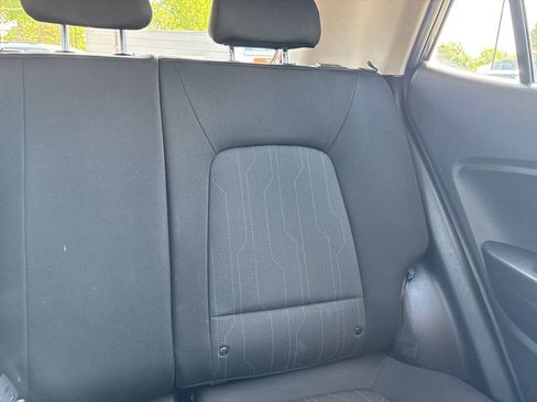 Used 2020 Hyundai Venue SE FWD image 14