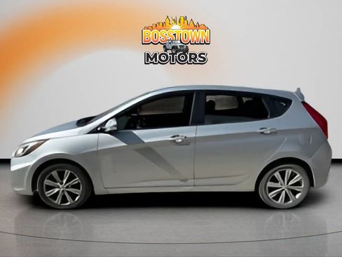 Used 2013 Hyundai Accent SE FWD image 2