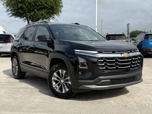 Used 2025 Chevrolet Equinox LT w/ Convenience Package II AWD/4WD image 2