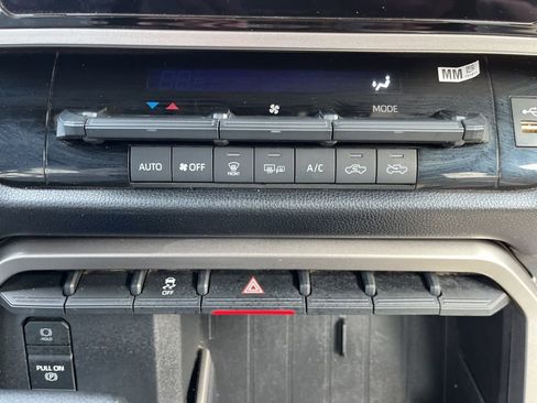 Used 2025 Toyota Tundra SR5 AWD/4WD image 28